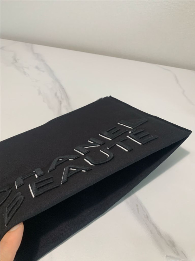 샤넬 뷰티 파우치--1