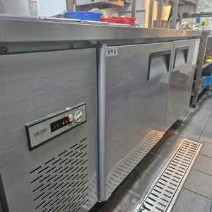 그랜드 우성 토핑 테이블 냉장고 GWS-180RBT