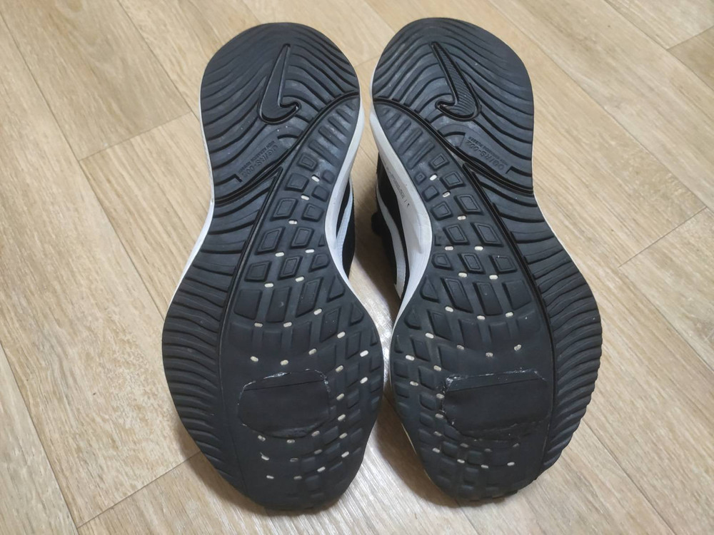 나이키 줌 보메로 235 운동화--1