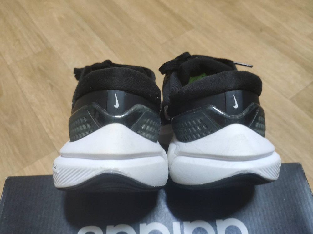 나이키 줌 보메로 235 운동화--2