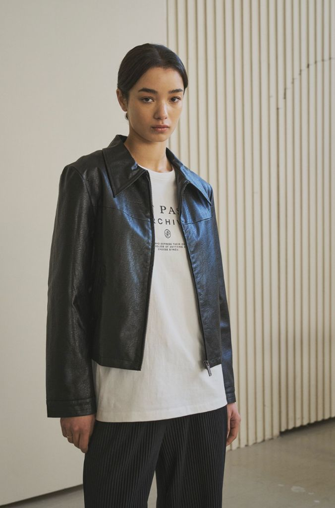 시야쥬 SIYAZU 크롭 레더 자켓 블랙--4