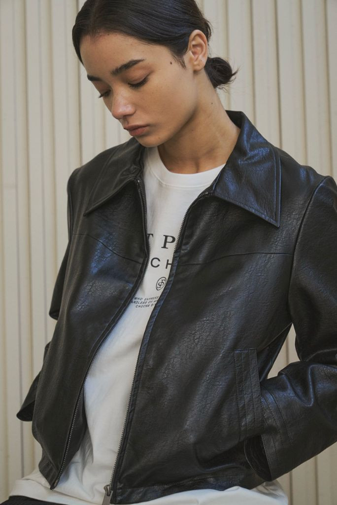 시야쥬 SIYAZU 크롭 레더 자켓 블랙--6