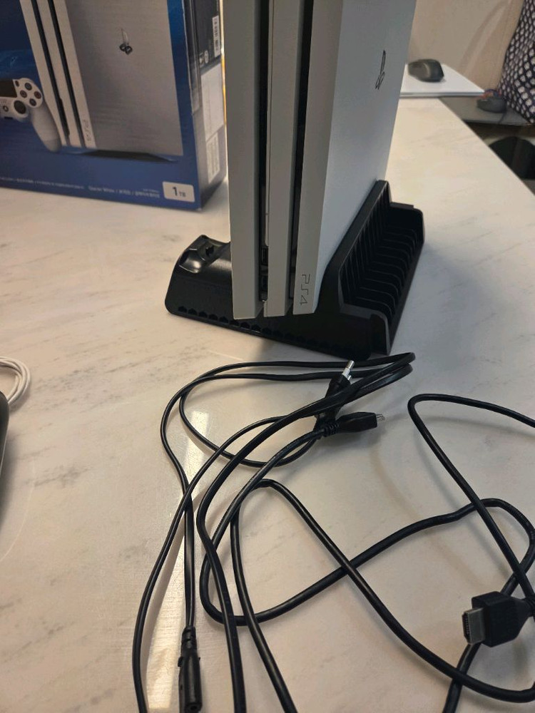 플스4 프로 1TB (7218b) 커펌 12.5--1