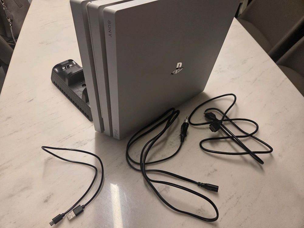 플스4 프로 1TB (7218b) 커펌 12.5--4