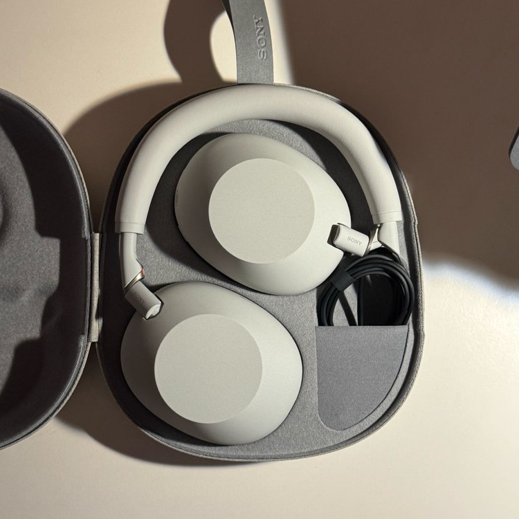 소니 WH-1000XM6 플래티넘 실버 헤드폰--1