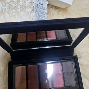 디올 아이코닉 홀리데이 한정 섀도우 팔레트 이미지