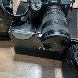 소니 A7M4 풀프레임 미러리스 카메라 + 24-70mm GM2 렌즈 이미지