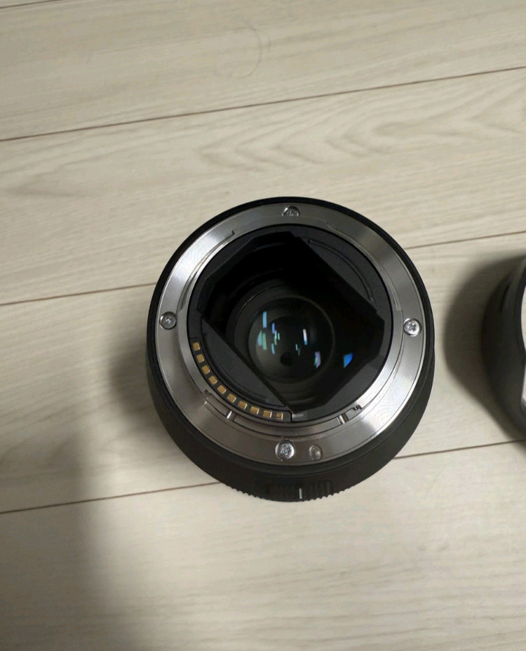 소니 A7M4 풀프레임 미러리스 카메라 + 24-70mm GM2 렌즈 이미지