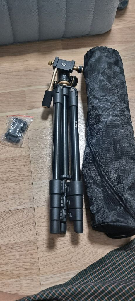 소니 A7M4 풀프레임 미러리스 카메라 + 24-70mm GM2 렌즈 이미지