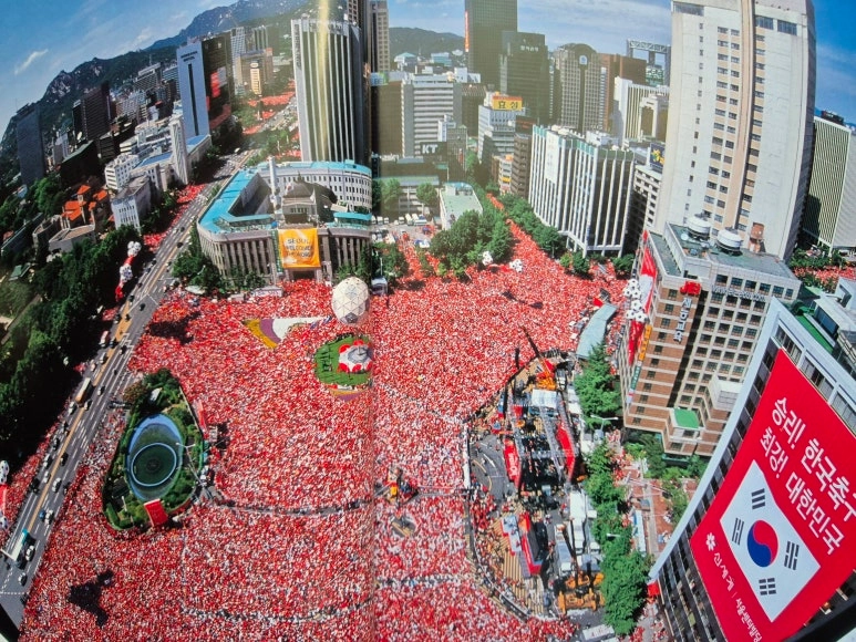 RED 꿈은 이루어진다 - 세계를 감동시킨 붉은전사 23인의 숨결 - 생생한 기록을 담은 사진 화보집 이미지