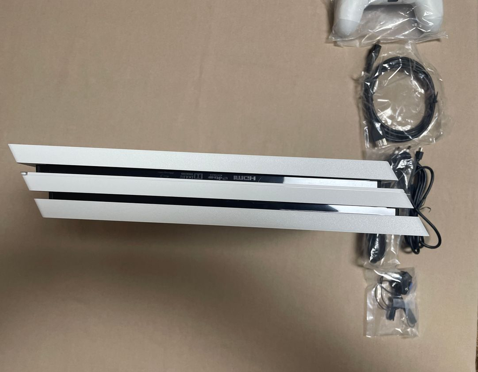 플스4프로 7128B 글레이셔화이트 풀박 S급(펌6.72) + SSD 1TB(미사용)--3