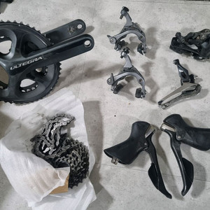 시마노 울테그라 11단 로드용 풀 그룹셋 이미지