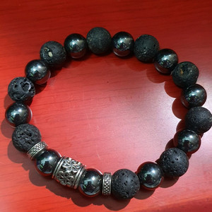 건강에도 좋은 천연 화산석 팔찌