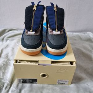 나이키 X 트래비스 스캇 에어포스 이미지