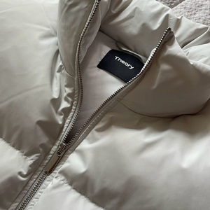 띠어리 다운 베스트 새상품