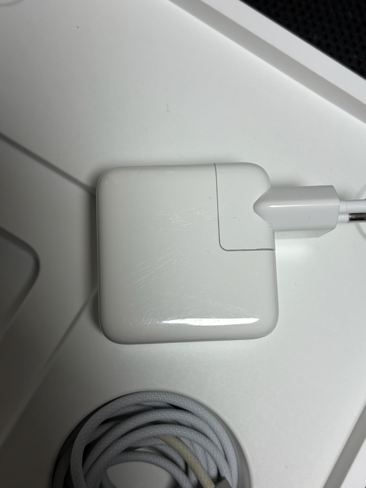 맥북에어 M2 실버 13인치 8GB/256GB--5