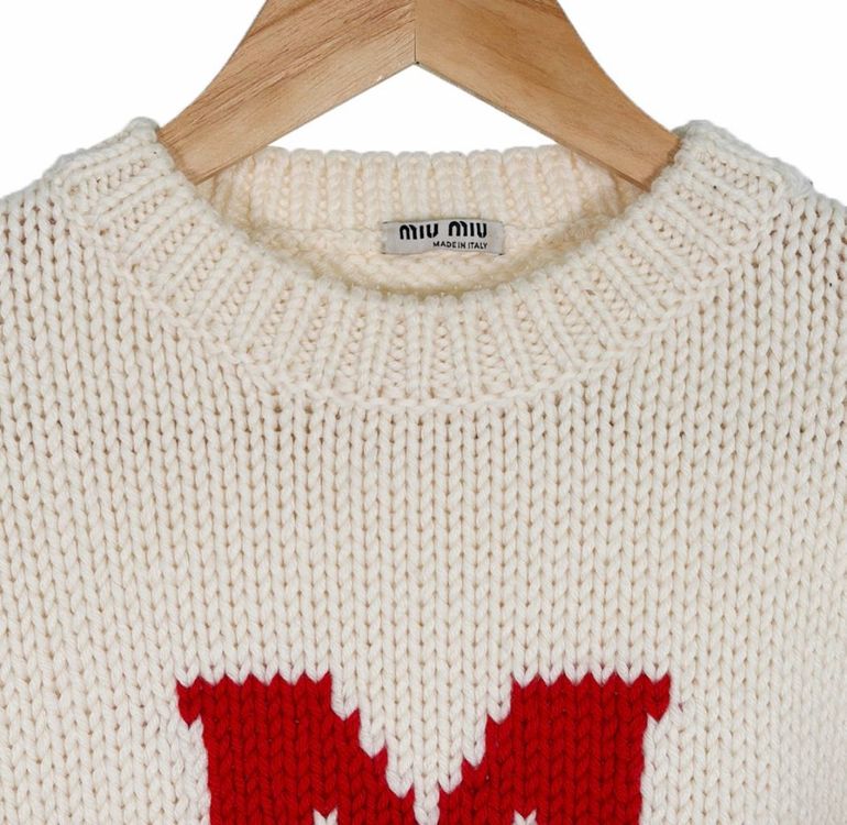 [38] 미우미우 여성 헤비 울 케이블 M로고 크루넥 니트 스웨터 화이트--4
