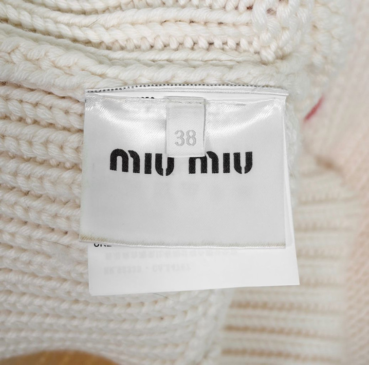[38] 미우미우 여성 헤비 울 케이블 M로고 크루넥 니트 스웨터 화이트--8