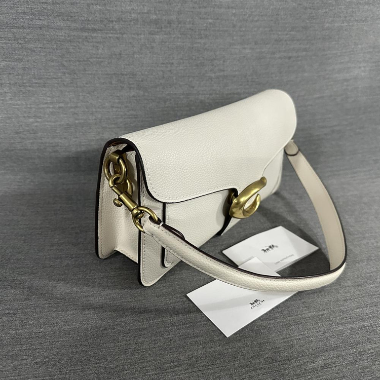 코치 태비2.0 숄더백 아이보리색상/새상품수준/X3--1