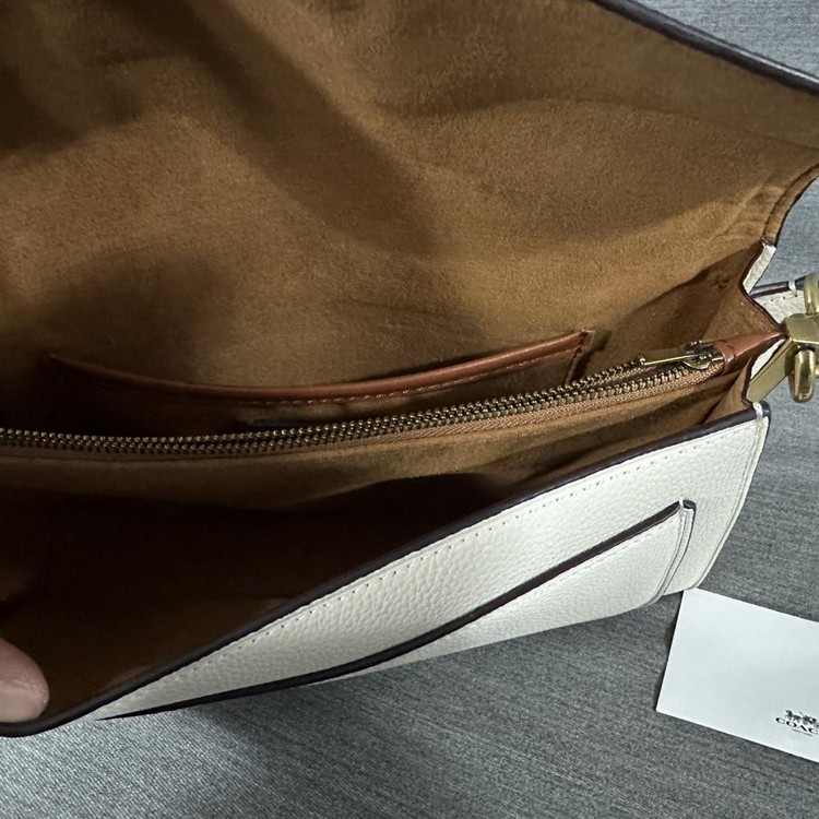 코치 태비2.0 숄더백 아이보리색상/새상품수준/X3--3