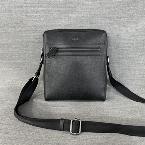 닥스 블랙 스퀘어 쉐입 천연가죽 크로스백/상태최상/X7새