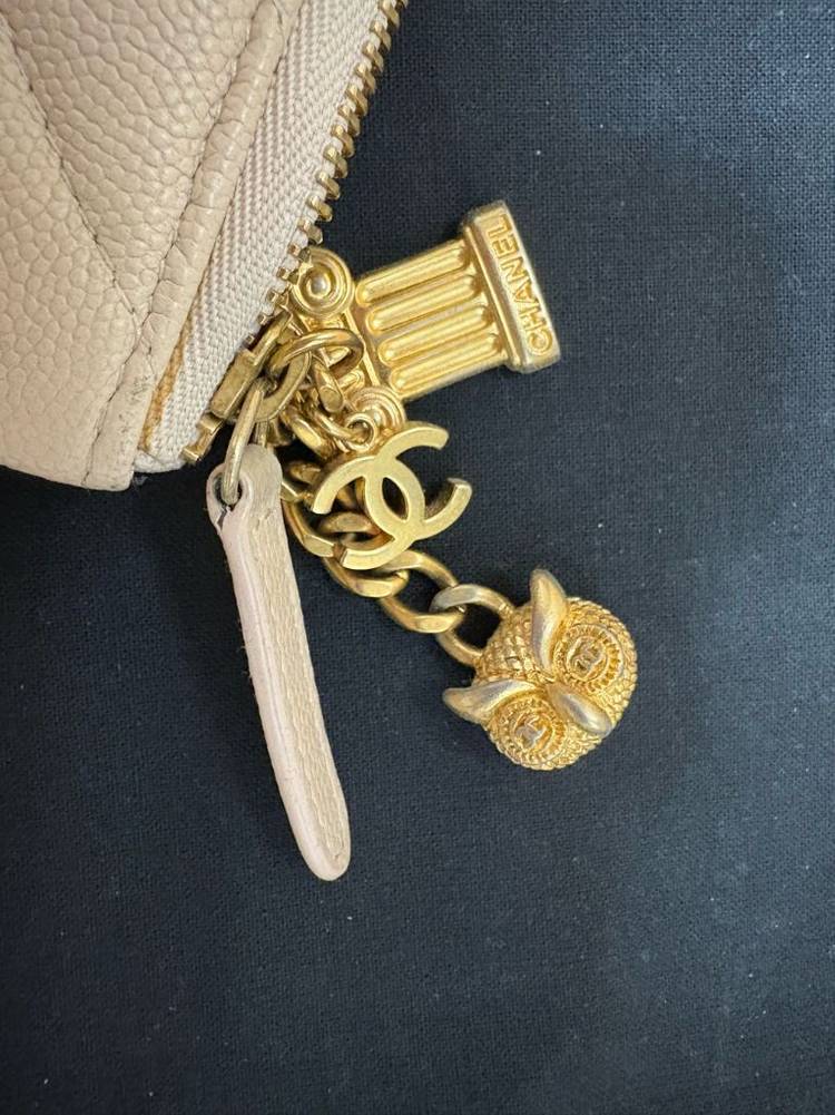 샤넬 쉐브론 뉴미듐 클러치 (캐비어, 베이지)--2