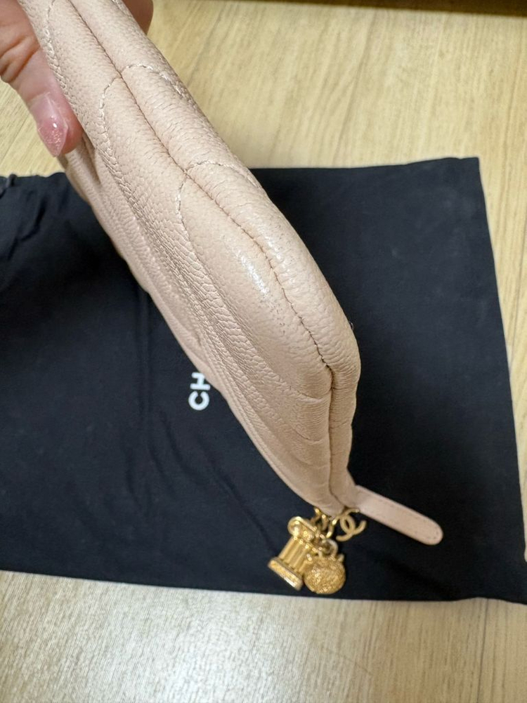 샤넬 쉐브론 뉴미듐 클러치 (캐비어, 베이지)--6