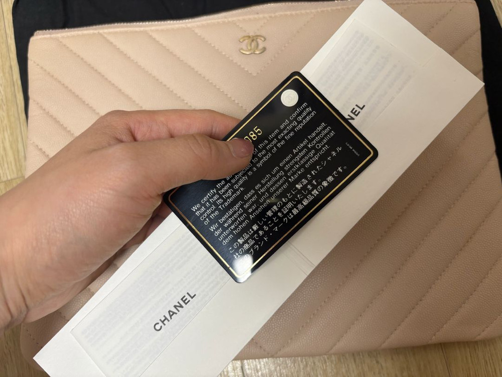 샤넬 쉐브론 뉴미듐 클러치 (캐비어, 베이지)--9