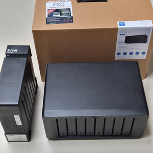(가격내림)시놀로지 Synology DS1821+ NAS 나스 팝니다. ( 옵션 8GB RAM, UPS)