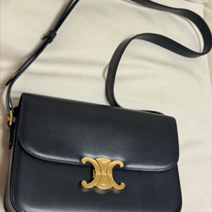 트리옹프 크로스백