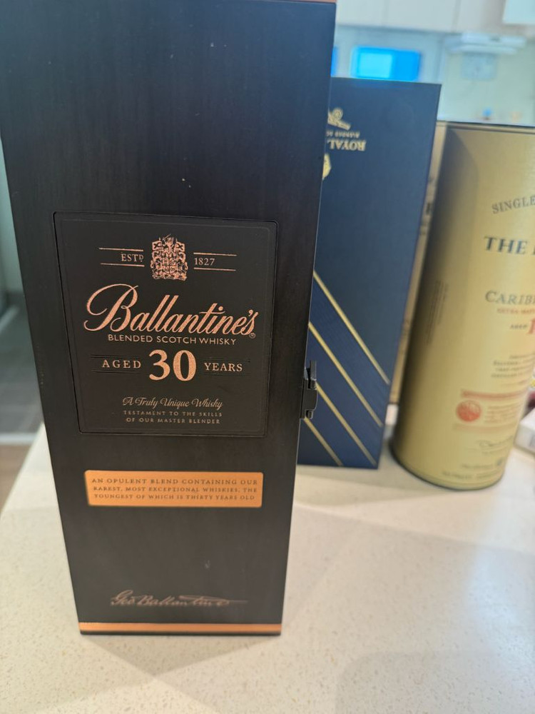 발렌30년, royal 21년, 발베니공병+케이스 이미지