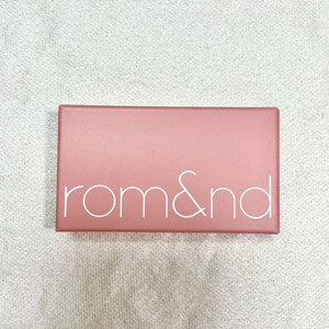 롬앤 베러 댄 치크 TO1 태니 칩 이미지