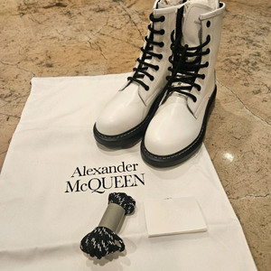 알렉산더 맥퀸 여성 앵클 부츠 화이트 미착용 새상품 사이즈 37