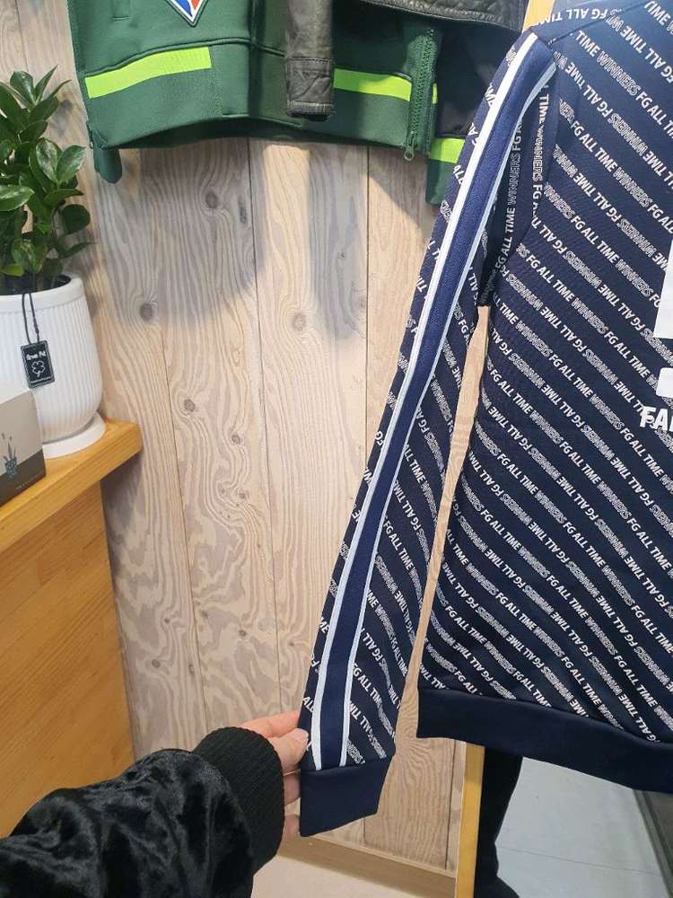 (새상품) 팬텀스포츠 여성 기모 로고 맨투맨 (90-95)--4