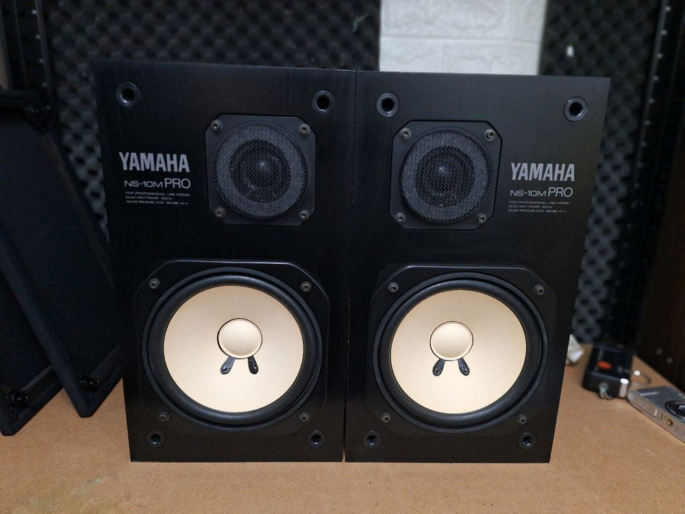 야마하 NS-10M PRO 스튜디오 모니터 스피커 명기 빈티지 레트로 오디오 가게 카페 매장 인테리어 하이파이 이미지