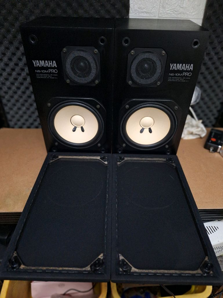 야마하 NS-10M PRO 스튜디오 모니터 스피커 명기 빈티지 레트로 오디오 가게 카페 매장 인테리어 하이파이 이미지