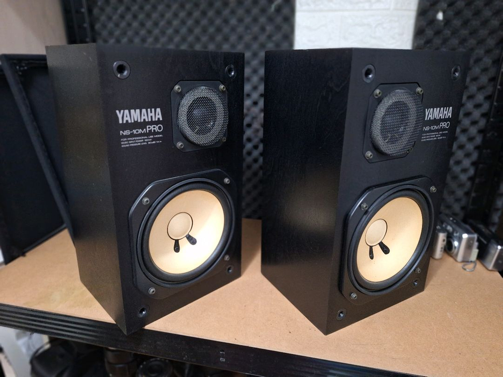 야마하 NS-10M PRO 스튜디오 모니터 스피커 명기 빈티지 레트로 오디오 가게 카페 매장 인테리어 하이파이 이미지