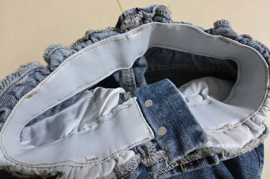 하이웨스트 투버튼 프릴 밴딩 컷팅 일자 데님청바지--1