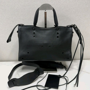 발렌시아가 블랙아웃 시티 모터백