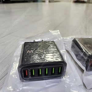 미개봉새상품 65W 특급 고속충전기 USB 6구