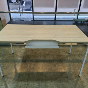 데스커 1400,1600책상 이미지