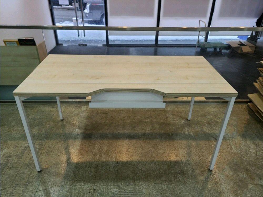 데스커 1400,1600책상 이미지