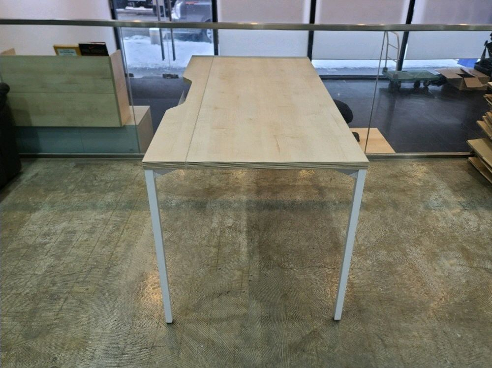 데스커 1400,1600책상 이미지