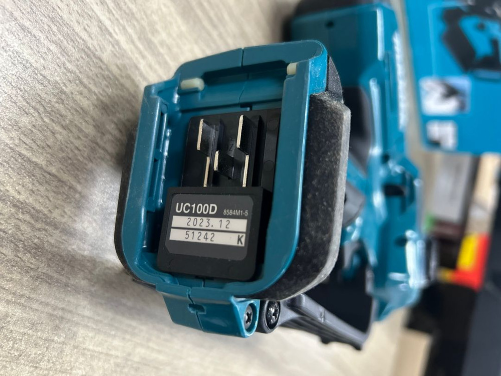 마끼다 UC100D 무선 충전 미니 체인톱 전정톱 베어툴 미사용 새상품--4
