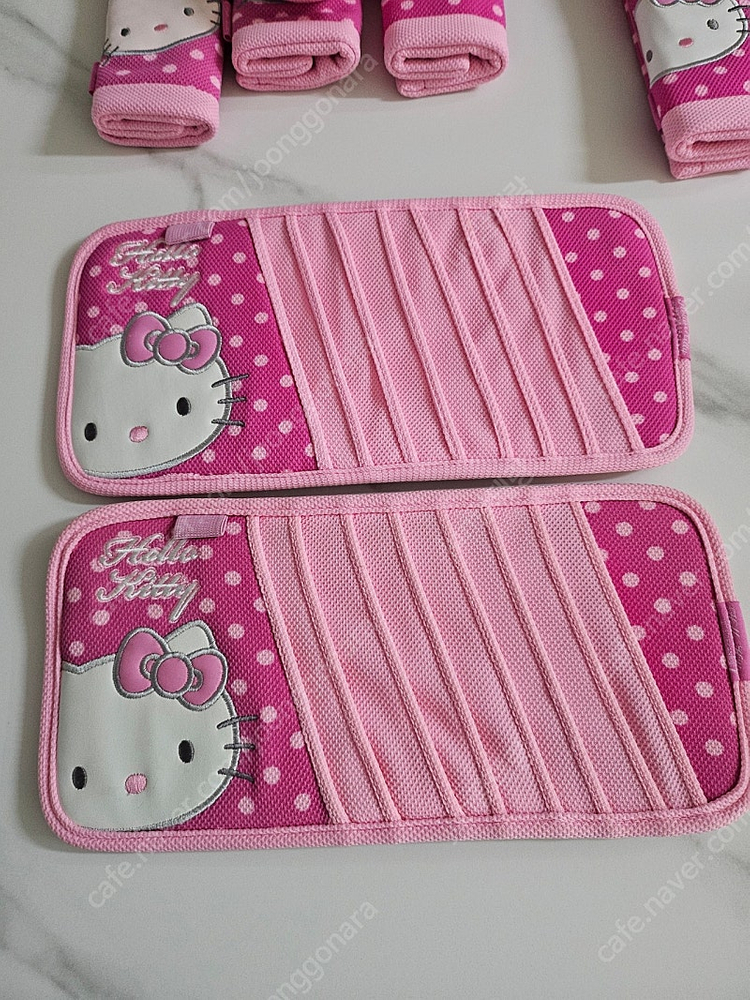 헬로키티 차량용품 안전벨트커버 기어커버 도트패턴 CD바이져 정리 이미지