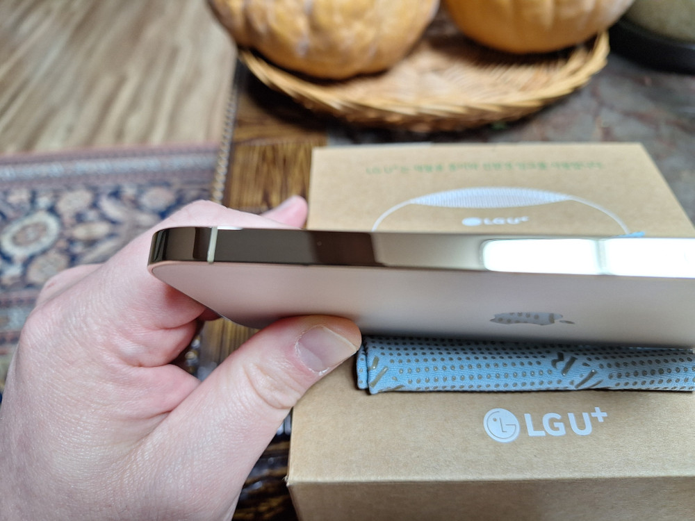 아이폰 12 프로 맥스 128GB 골드 판매 직거래 또는 택배--3