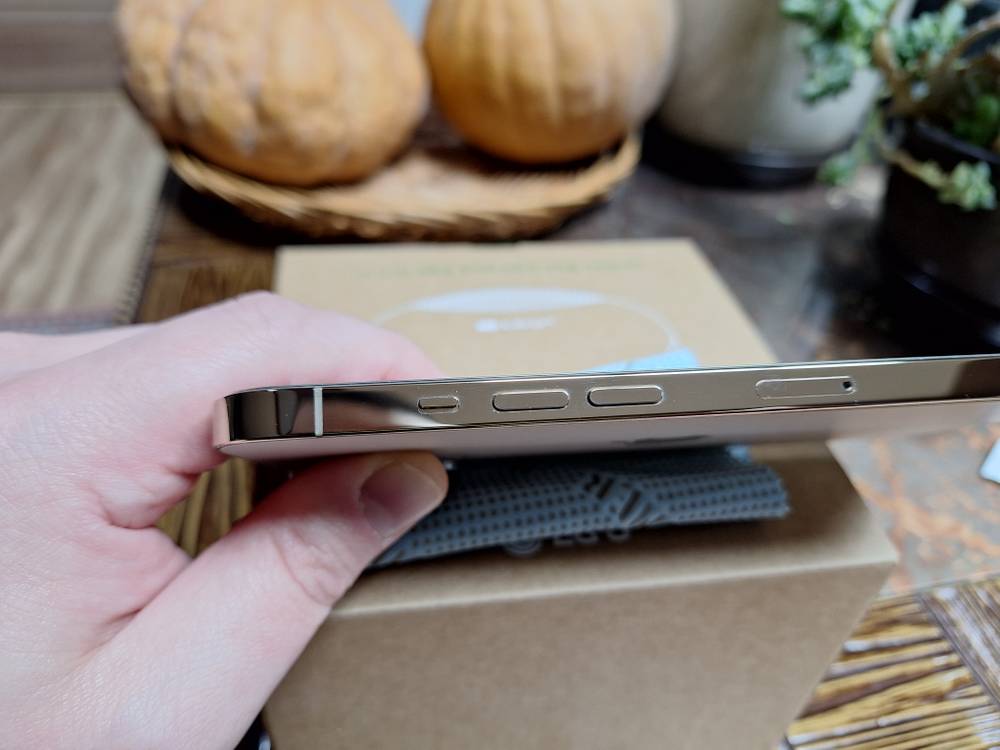 아이폰 12 프로 맥스 128GB 골드 판매 직거래 또는 택배--6