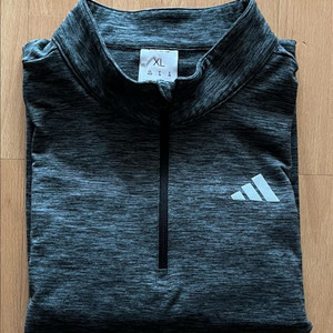 아디다스 주니어 약기모 반짚업 긴팔티(사이즈 160) 팝니다.