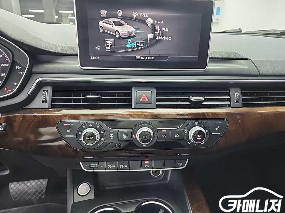 [아우디]A4 (B9) 45 TFSI 콰트로 프리미엄 #2026년특가--9