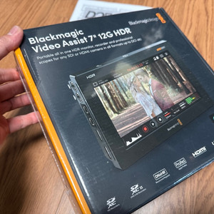 블랙매직 비디오어시스트 12G 7인치 모니터 팝니다(미개봉)